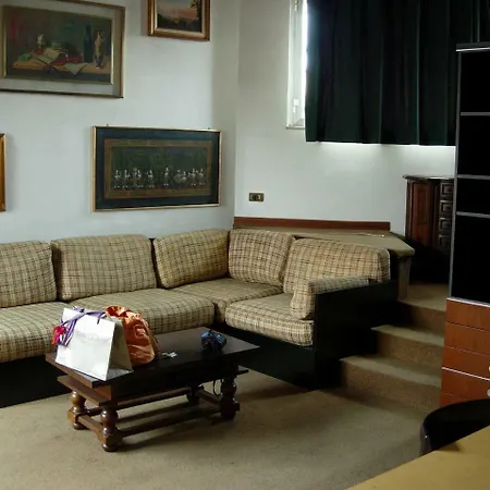Zona Nolo Via Popoli Uniti Apartmán *